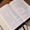 NKJV Giant Print Reference Bible (capa dura) - Image 3